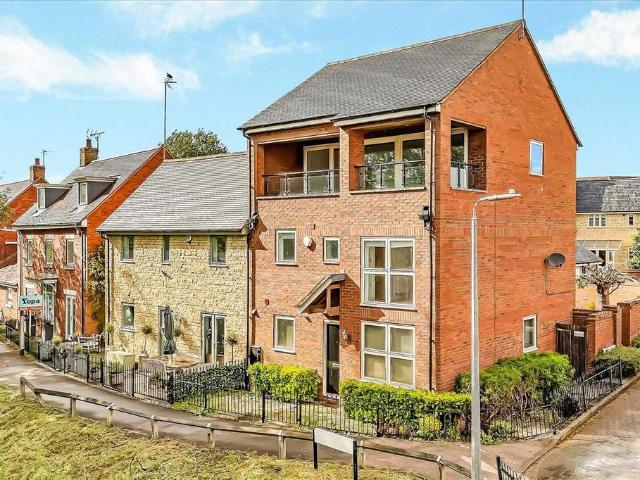 House for sale in Olney