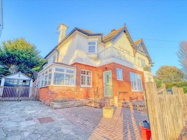 House for sale in Frinton and Walton, Dale Hill