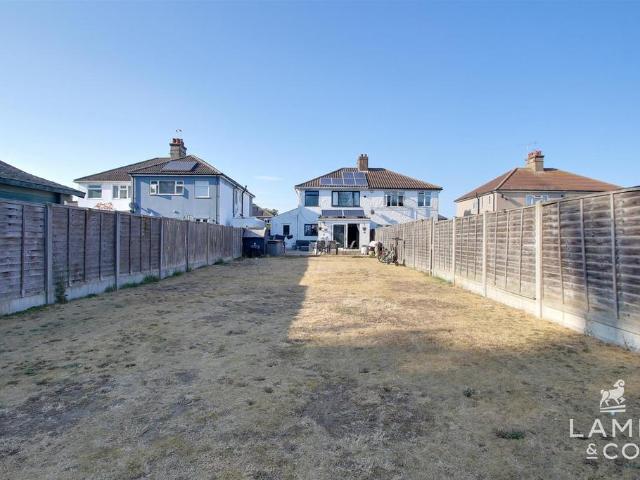 House for sale in Dale Hill, Essex
