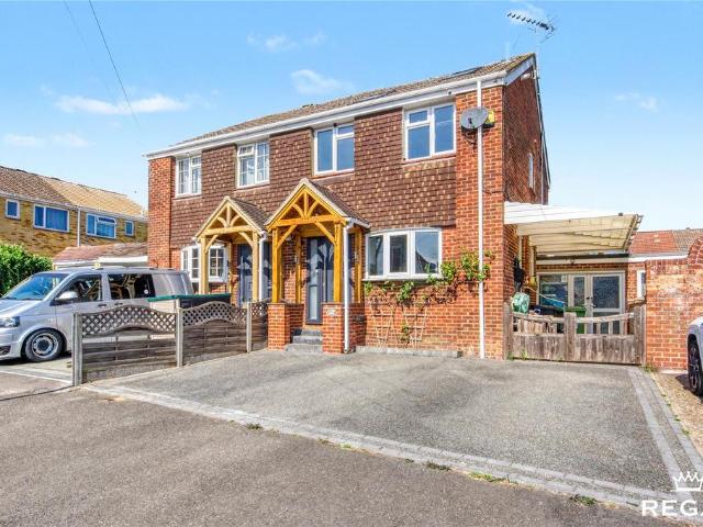 House for sale in Hedge End, Helford