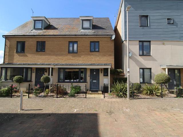 House for sale in Oakridge Park, Old Wolverton