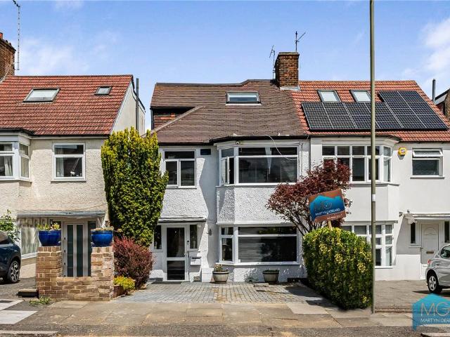 House for sale in New Barnet, Greater London