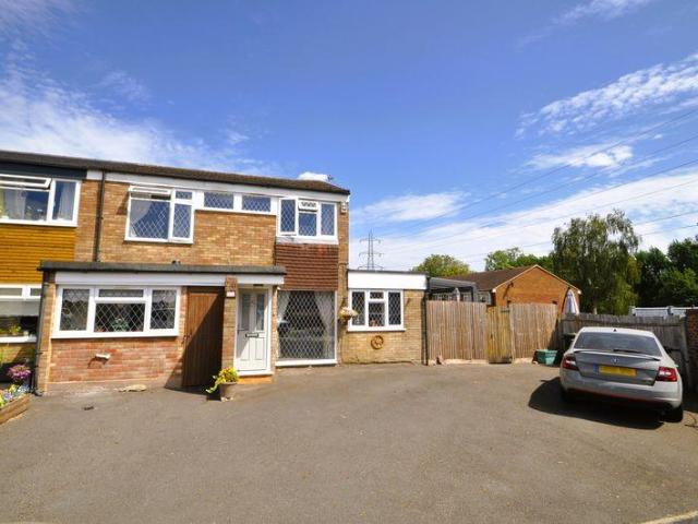 House for sale in Chessington, Greater London