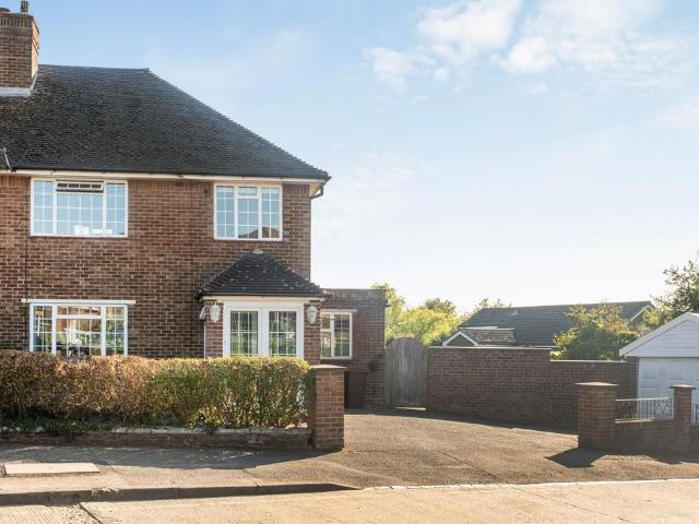House for sale in Woodcote, Epsom