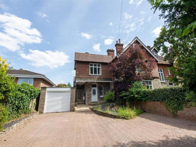 House for sale in Allington, Midway