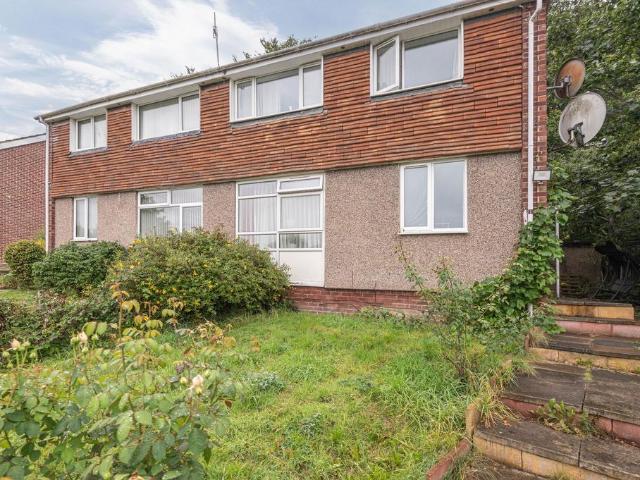 House for sale in Kirkstall, West Yorkshire