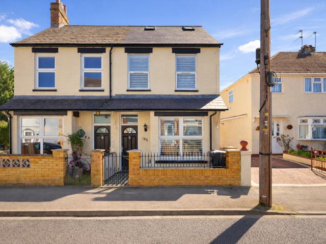 House for sale in Napsbury Park, Five Acres