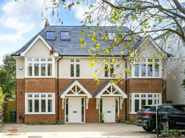 House for sale in The Beveree, Greater London