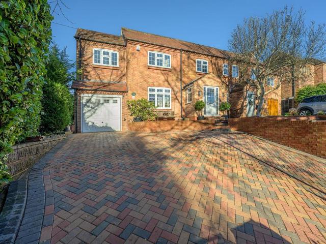 House for sale in Bromsgrove, Worcestershire