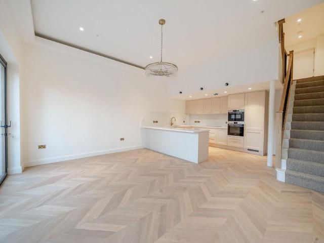 House for sale in London Borough of Croydon, Purley