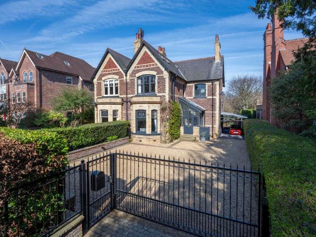 House for sale in Pownall Park, Wilmslow
