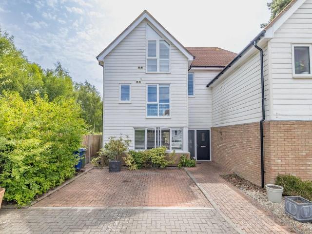 House for sale in Oversland, Oad Street