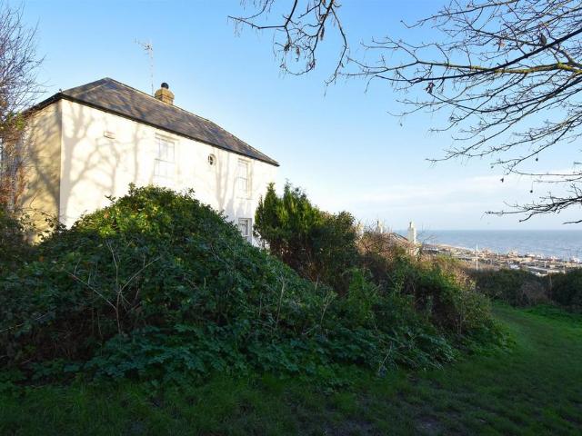 House for sale in Old Town, Guestling Green