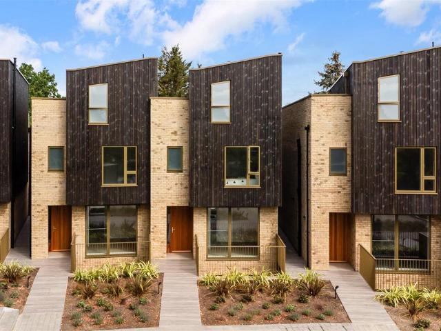 House for sale in London Borough of Merton, Raynes Park