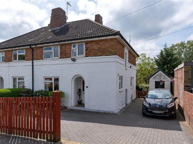 House for sale in Farsley, West Yorkshire