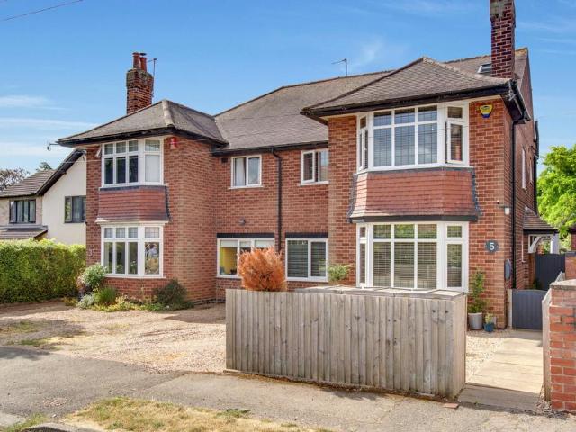 House for sale in Barton In Fabis, East Midlands
