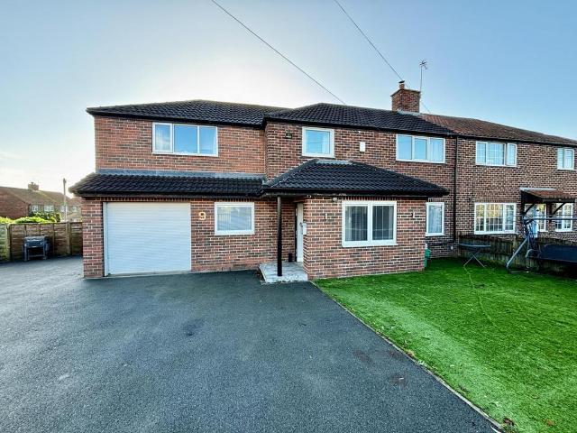 House for sale in Micklefield, West Yorkshire