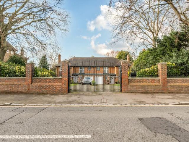 House for sale in Royal Borough of Greenwich, Greater London