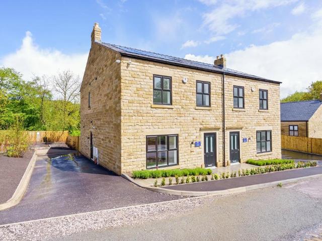 House for sale in Simmondley, Charlesworth