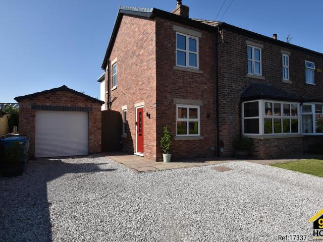 House for sale in Roby Mill, Lancashire