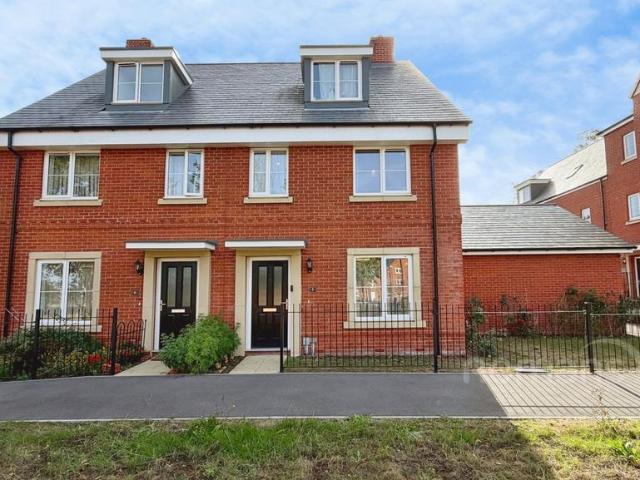House for sale in Gun Hill Park, Rushmoor