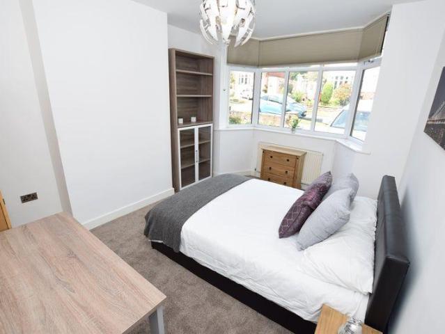 House for sale in Wrenthorpe, West Yorkshire