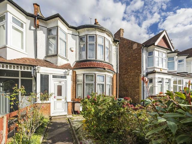 House for sale in North Finchley, Greater London