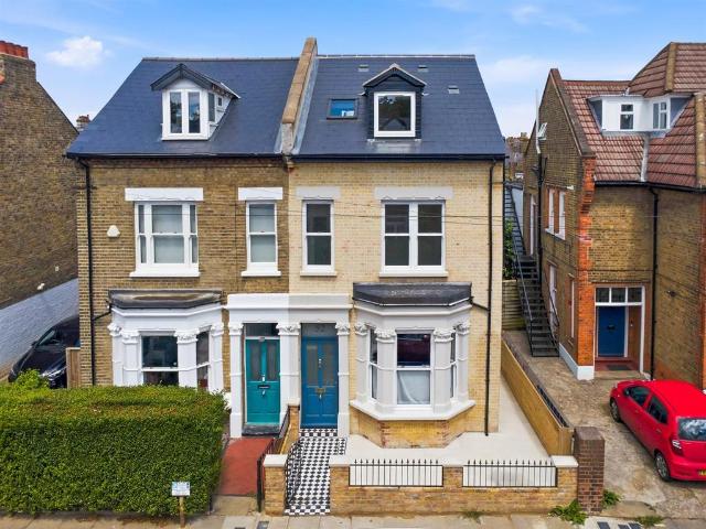 House for sale in Colney Hatch, Greater London