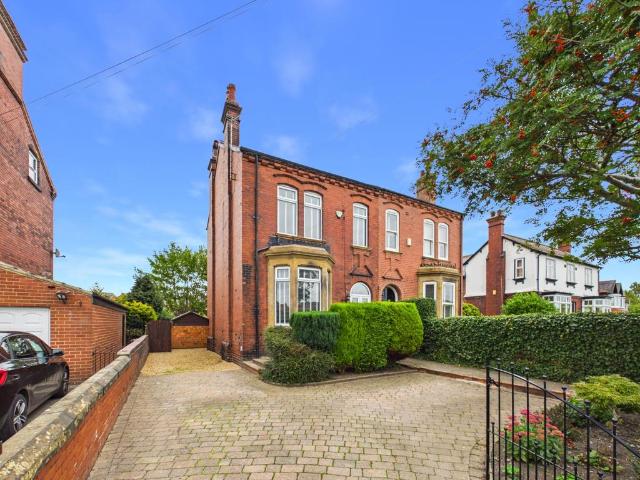 House for sale in Wrenthorpe, West Yorkshire