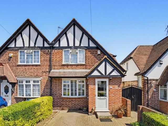 House for sale in London Borough of Ealing, Greenford