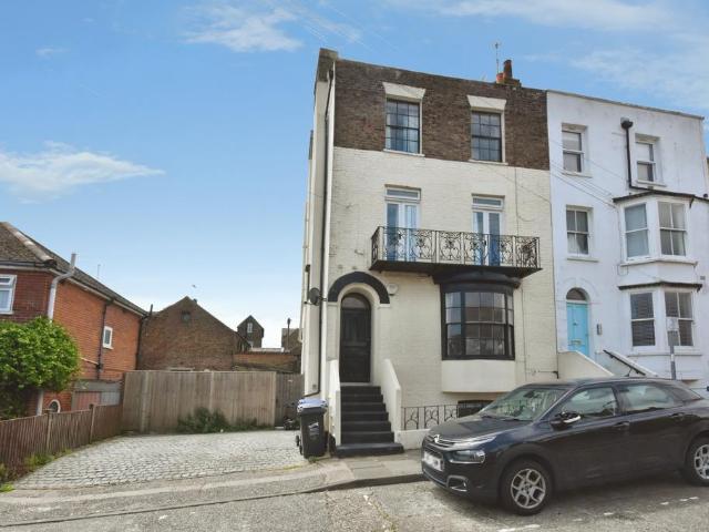House for sale in Upton, Acol