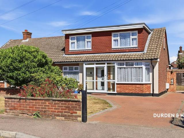 House for sale in Stroud Green, Barling