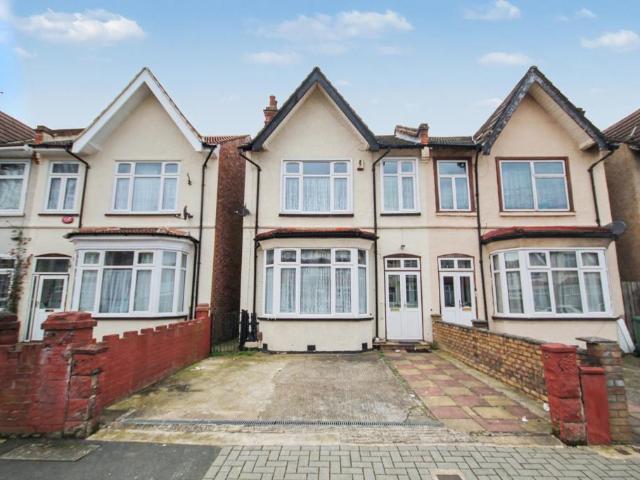 House for sale in Alperton, Greater London