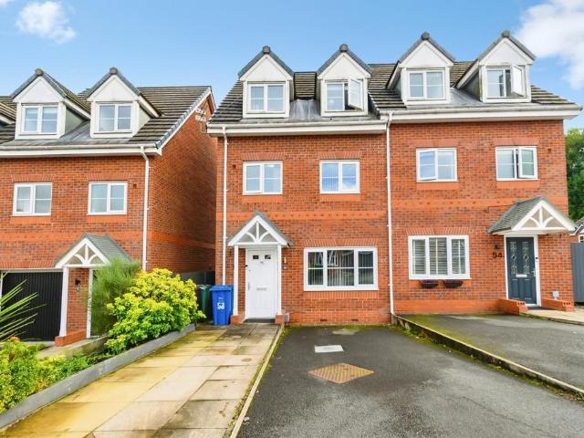 House for sale in Woodhill, Bury