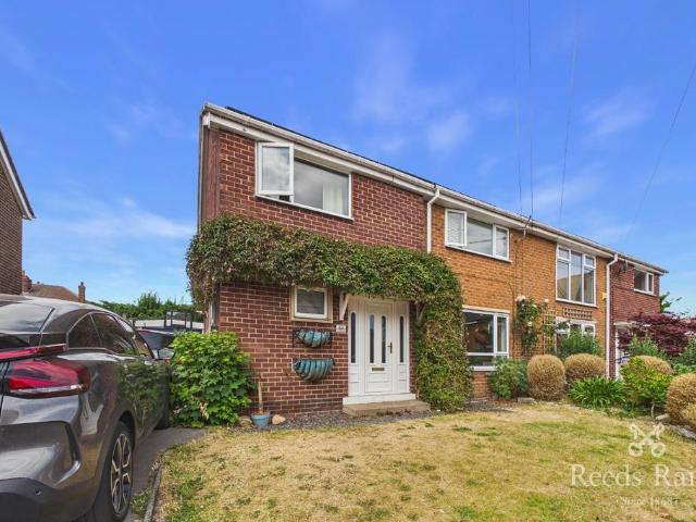 House for sale in Oulton, West Yorkshire