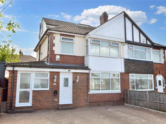 House for sale in Farsley, West Yorkshire