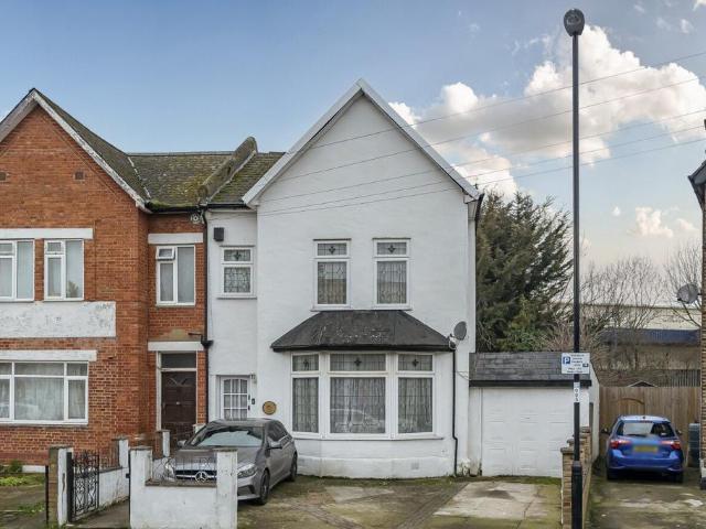 House for sale in London Borough of Lewisham, Greater London