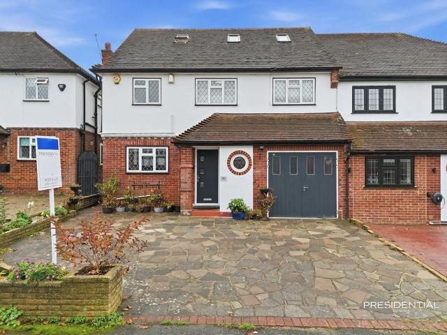 House for sale in Chigwell, Epping