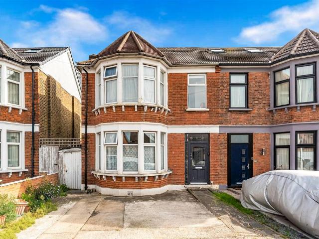 House for sale in Seven Kings, Greater London