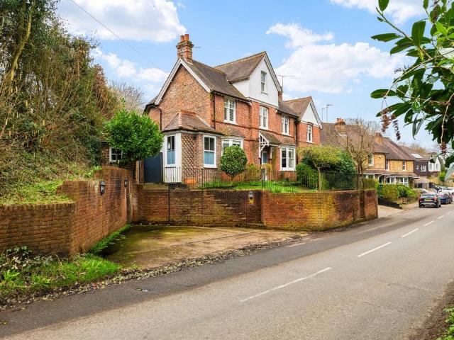 House for sale in Hillview, Surrey
