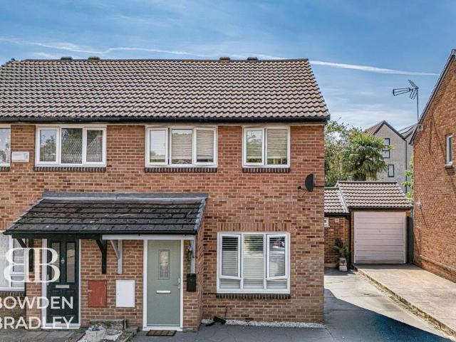 House for sale in Hainault, Greater London