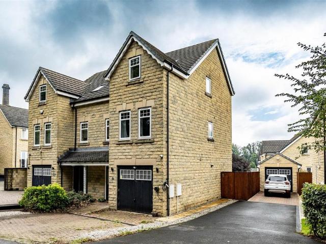 House for sale in Queensbury, West Yorkshire