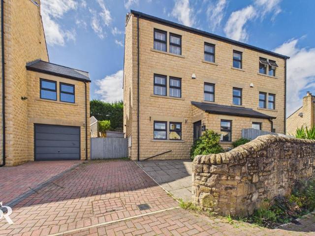 House for sale in Charlesworth, East Midlands