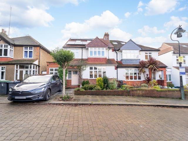 House for sale in Crouch End, Greater London