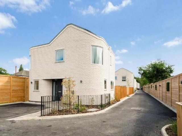 House for sale in London Borough of Hounslow, Spring Grove