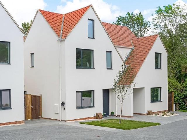 House for sale in London Borough of Croydon, Purley