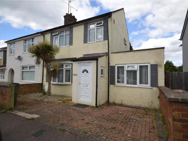 House for sale in Spring Park, Luton