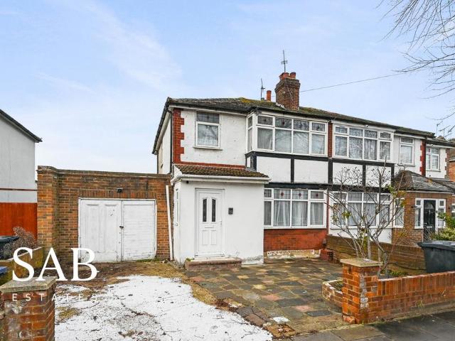 House for sale in London Borough of Ealing, Perivale