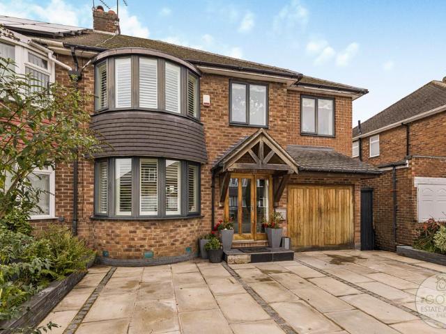 House for sale in Lakes Estate, Styal