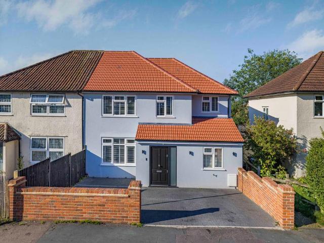 House for sale in London Borough of Croydon, Forestdale